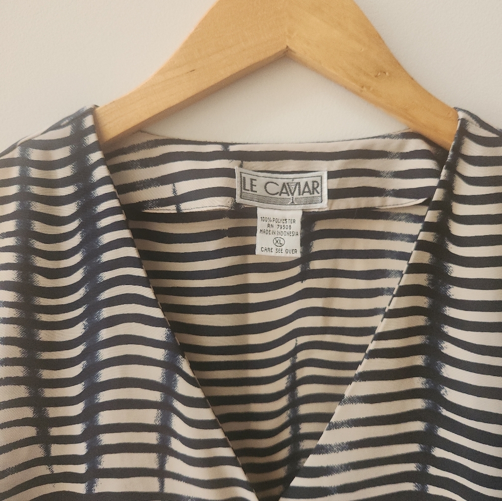 Le Caviar Striped Button Front Sleeveless Blouse XL Navy Ivory Top - Picture 4 of 8